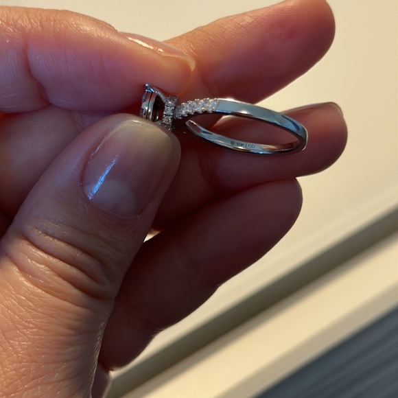 10k solid white gold engagement ring - Picture 6 of 9